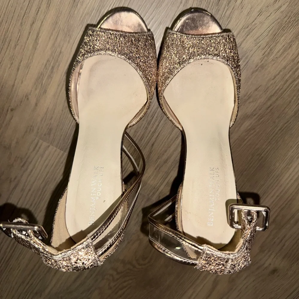Elegant Gold Women's Sandals